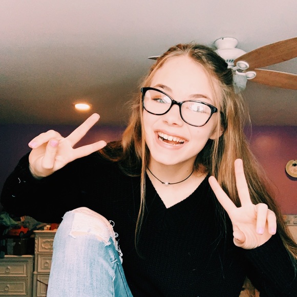 Meet your Posher, Abigail - Picture 1 of 1